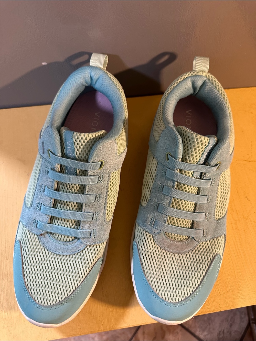 Vionic Zesta Women’s Light Blue Mesh & Suede Sneakers Size 10 Wide